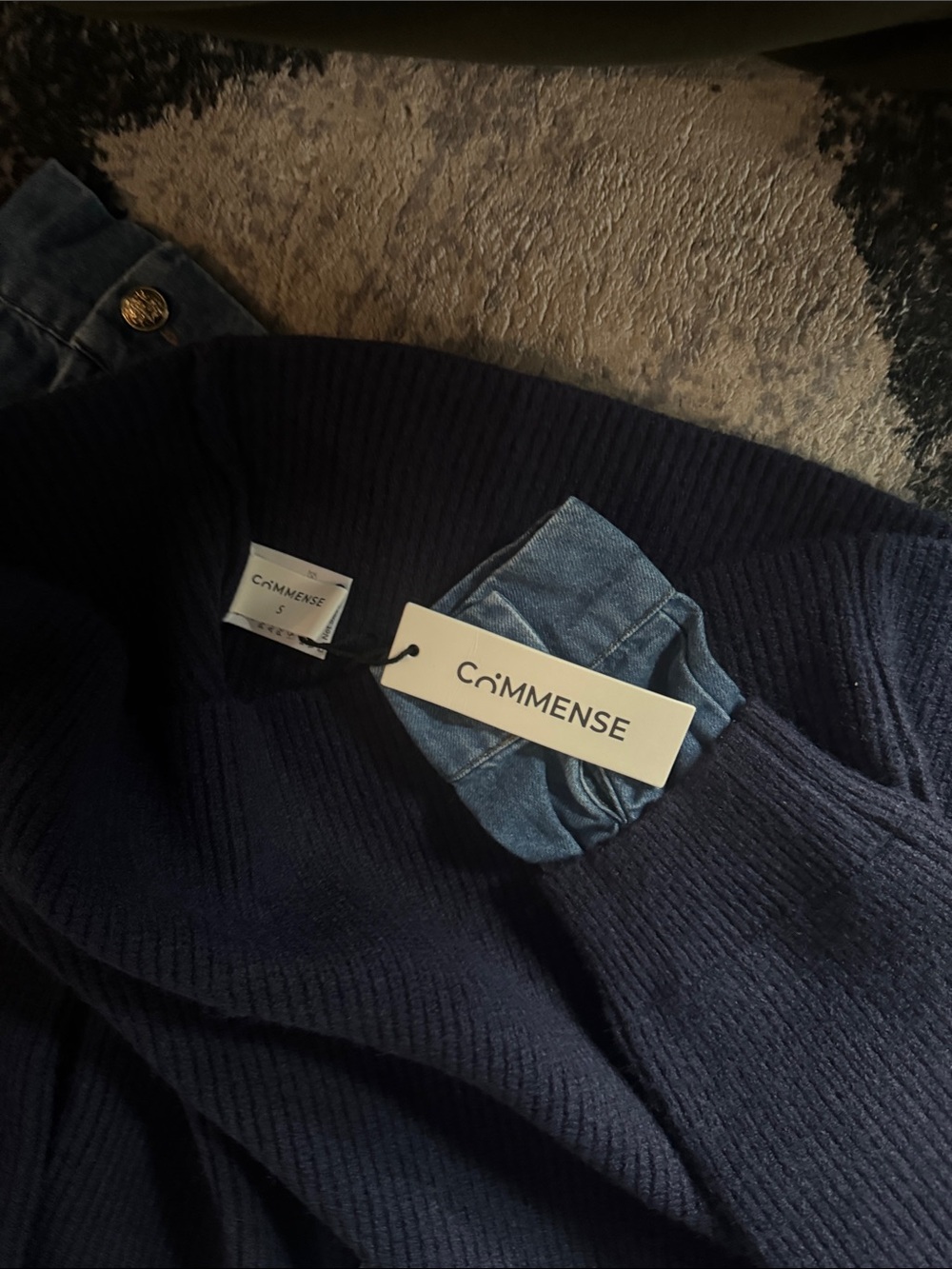 Commense Denim Panel Asymmetric V-Neck Knit Top - Picture 5 of 5